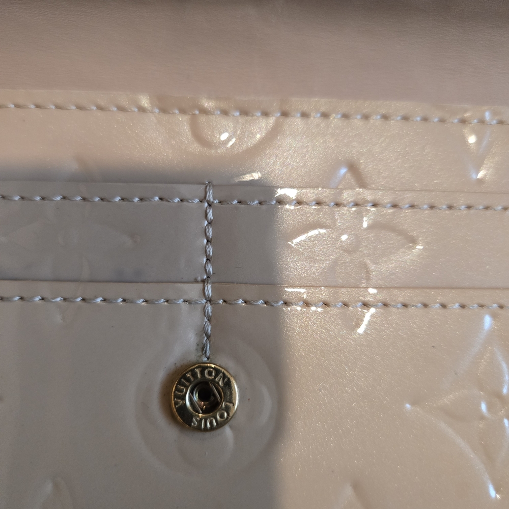 LouisVuitton Sarah patent leather wallet With COA& complimentary Crossbody Chain - Picture 16 of 17